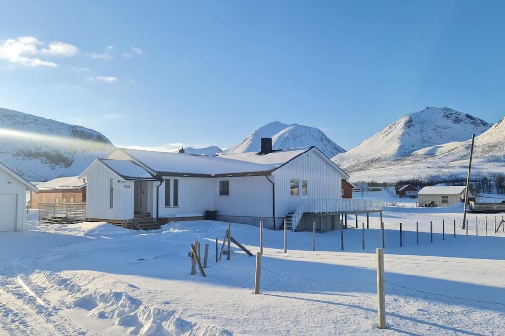 Arctic Lodge Tromvik With Jacuzzi Tromsø Exterior foto
