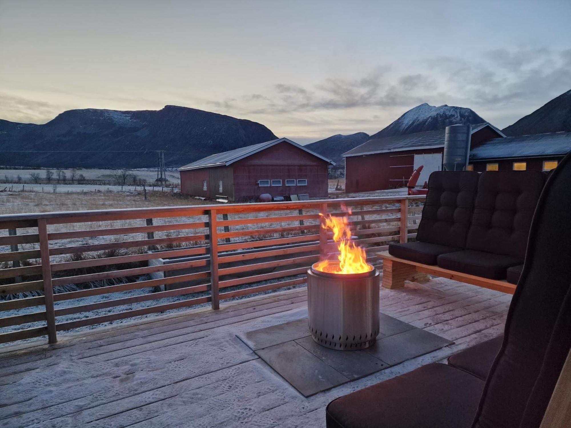 Arctic Lodge Tromvik With Jacuzzi Tromsø Exterior foto